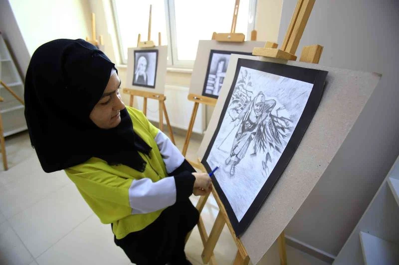 Kalem tutmakta zorlanırken şimdi resim sergileri açıyor
