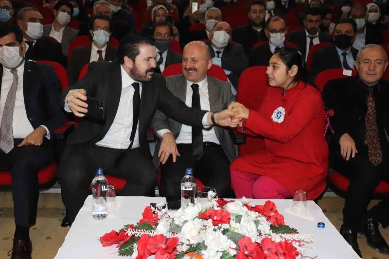 Başkan Sayan, Elifnur’un hediye isteğini yerine getirdi
