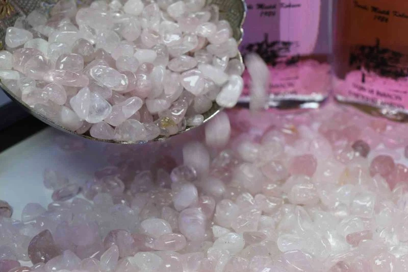 Taşı sıktı kolonyasını çıkardı
