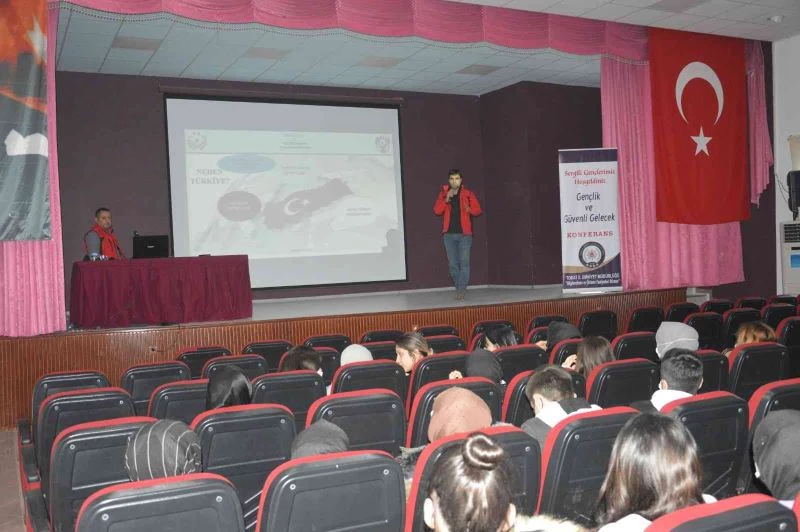 Niksar’da Lise öğrencilerine  ’Gençlik ve Güvenli Gelecek’ semineri verildi
