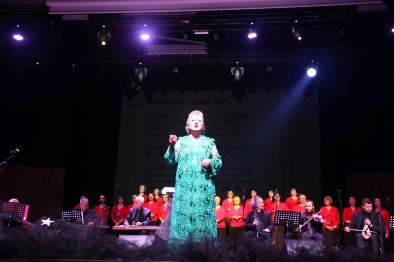 Kadınlar korosu iki usta bestekarın eserlerini seslendirdi, kulakların pası silindi
