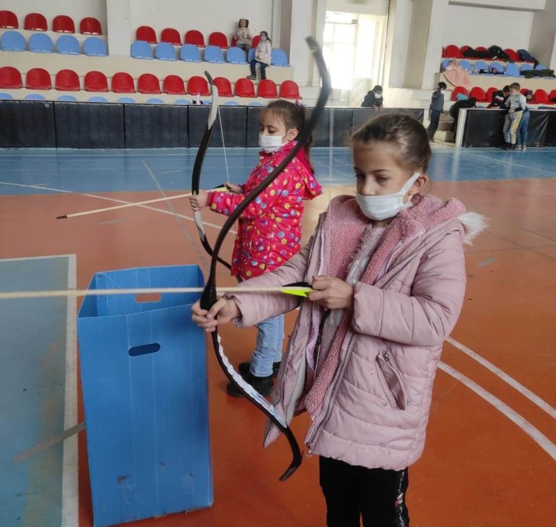 Aslanapa’da Geleneksel Türk Okçuluğu kursu açıldı

