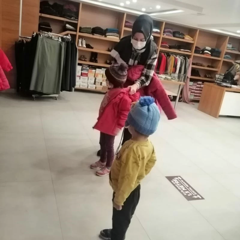 Pursaklar Belediyesi Tebessüm Çarşısı ihtiyaç sahibi ailelerin içini ısıtıyor
