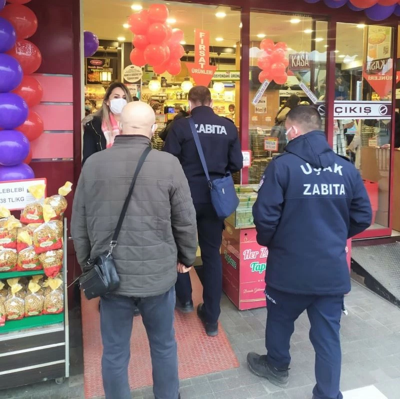 Uşak’ta zabıta ekipleri yılbaşı öncesi marketleri denetledi
