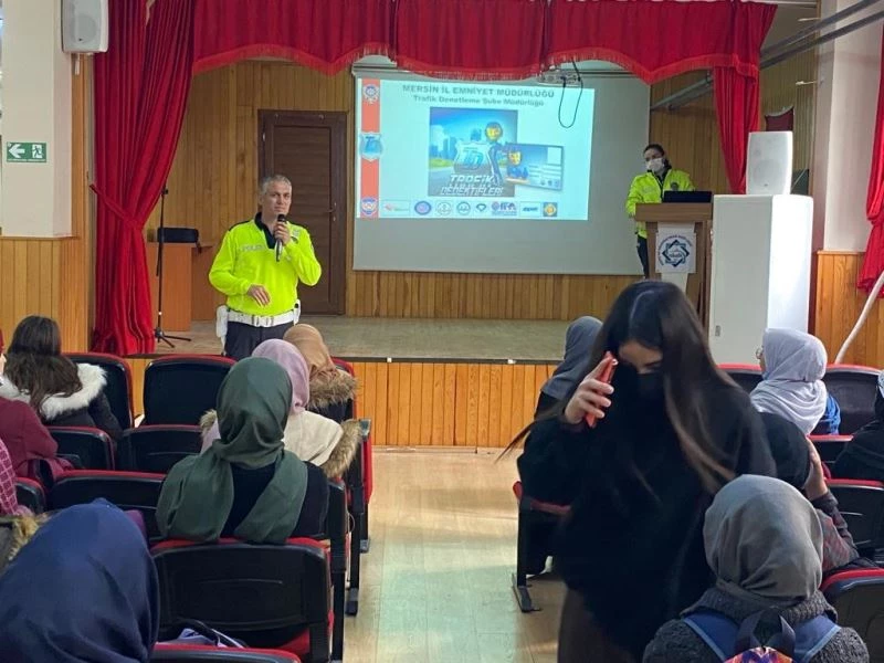 Mersin’de okullardaki trafik eğitimleri sürüyor
