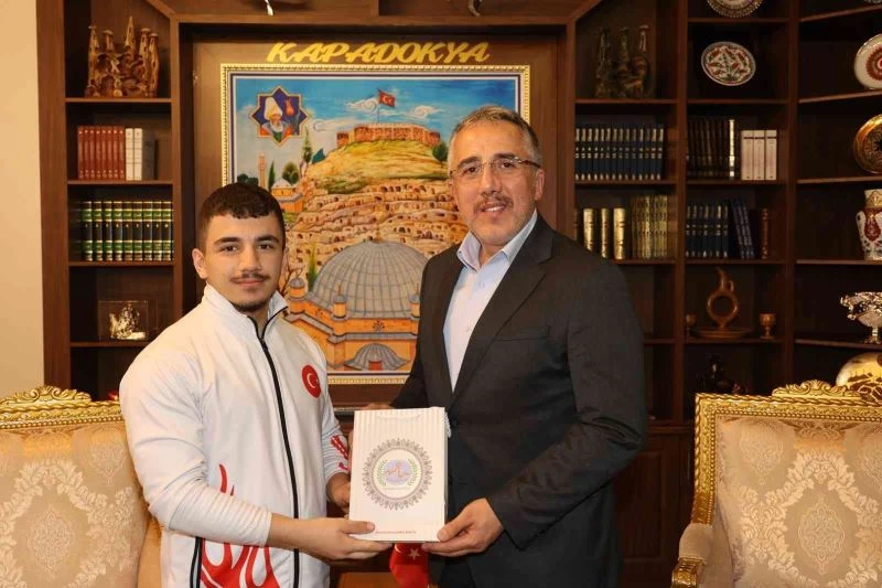 Avrupa rekoruna altınlı teşekkür
