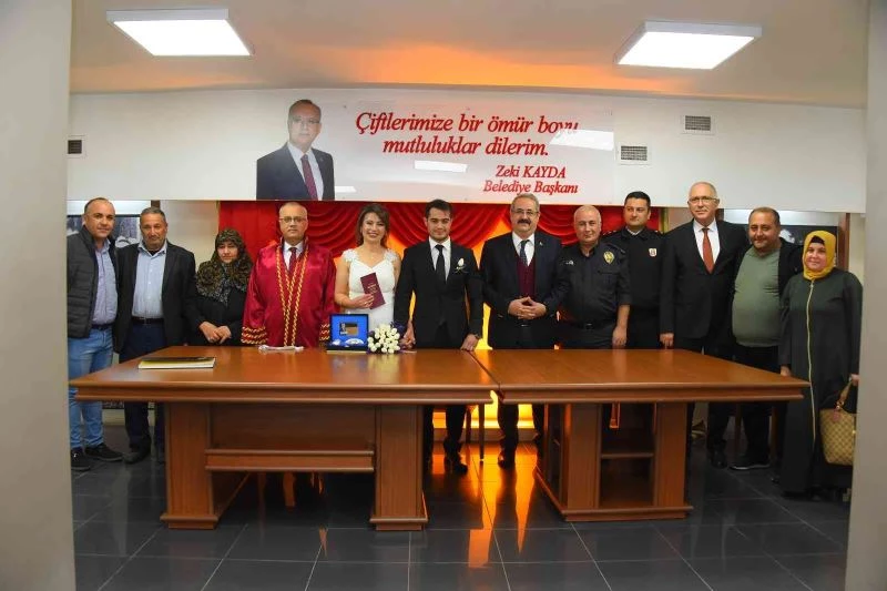 Salihli’de bin 364 çift ’Mutluluğa evet’ dedi
