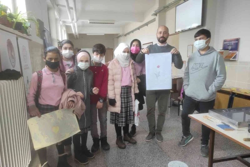 Ortaokul öğrencileri ebru sanatıyla tanıştı
