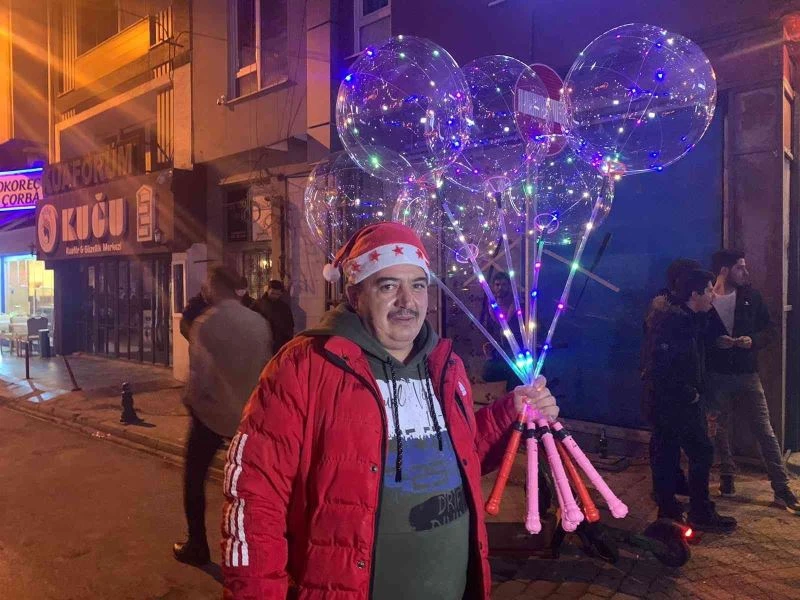 Herkes eğlenirken onlar ekmek kavgasında
