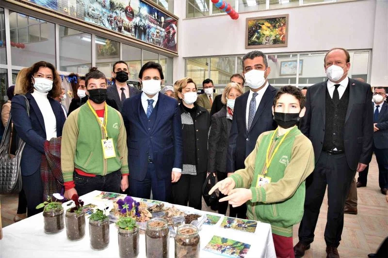 Özel öğrencilerin TÜBİTAK Bilim Fuarı, ziyaretçilerden büyük beğeni topladı
