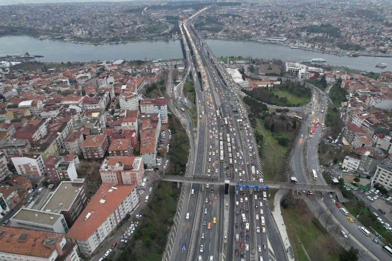 Yılbaşına saatler kala İstanbul trafiğinde yoğunluk
