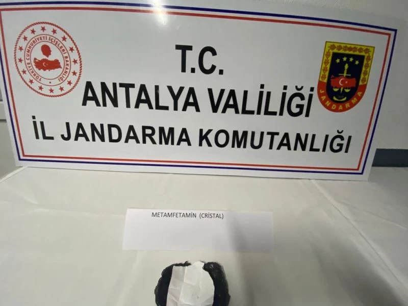 Parkta şüpheli hareketlerde bulunan şahısta uyuşturucu bulundu
