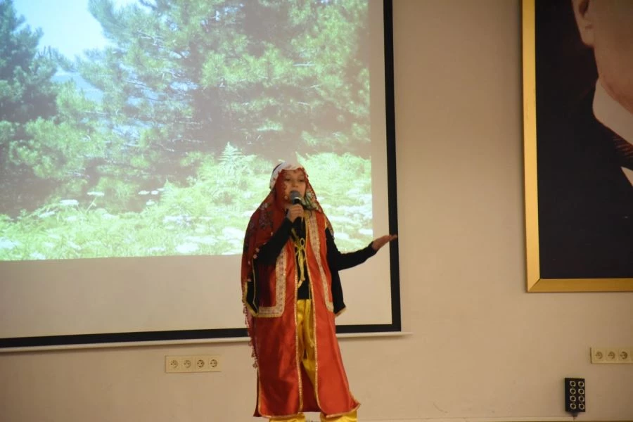 Ortaokullar Arası Şiir Okuma Yarışması Tamamlandı