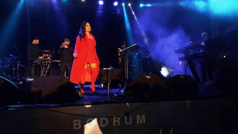 Melek Mosso’dan hayranlarına müjde
