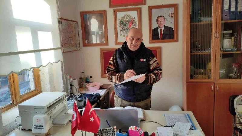 Mahalle muhtarları tüm mesailerini kedi ve  köpekleri kayıt altına almaya harcıyor
