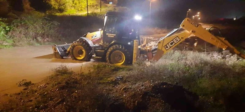 Yağıştan etkilenen bölgelere Söke Belediyesi ekipleri anında müdahale etti
