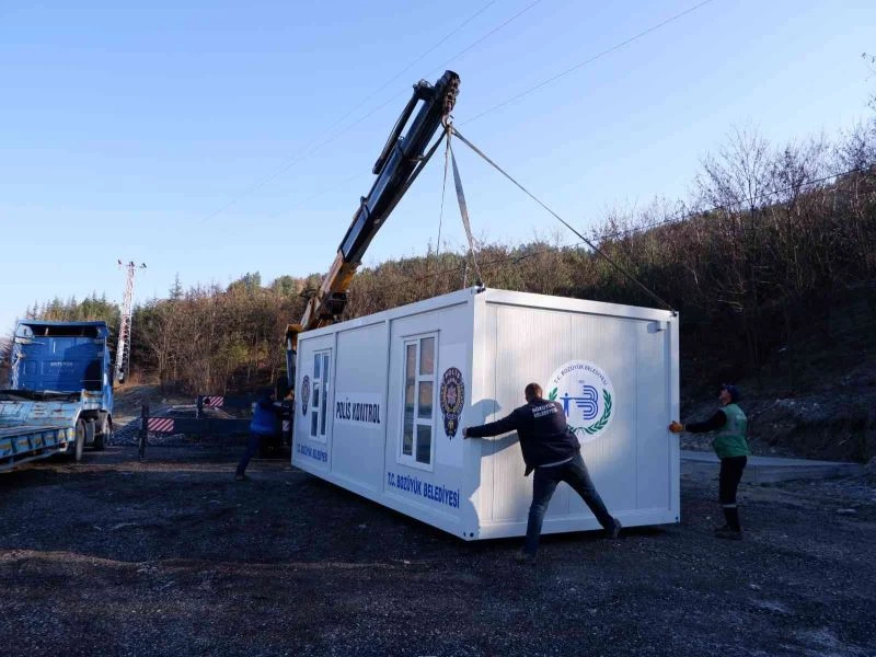 Polis noktası konteynırı yerine yerleştirildi
