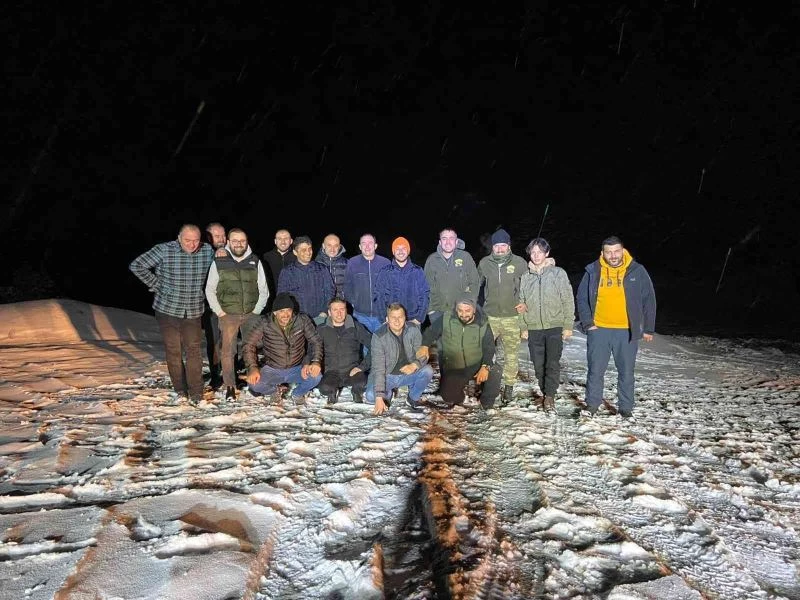 Offroad tutkunları kar yağışı ile buluştu
