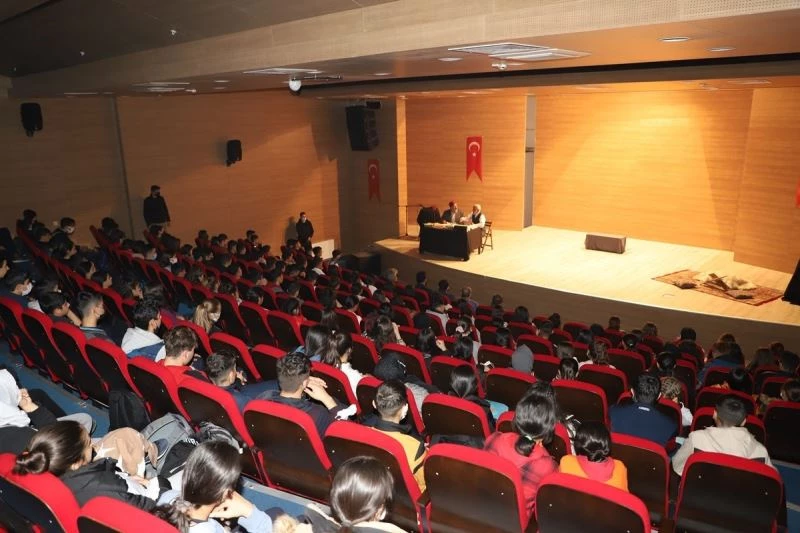 Cizre’de ’Ya İstiklal ya izmihlal’ tiyatro oyunu sahnelendi
