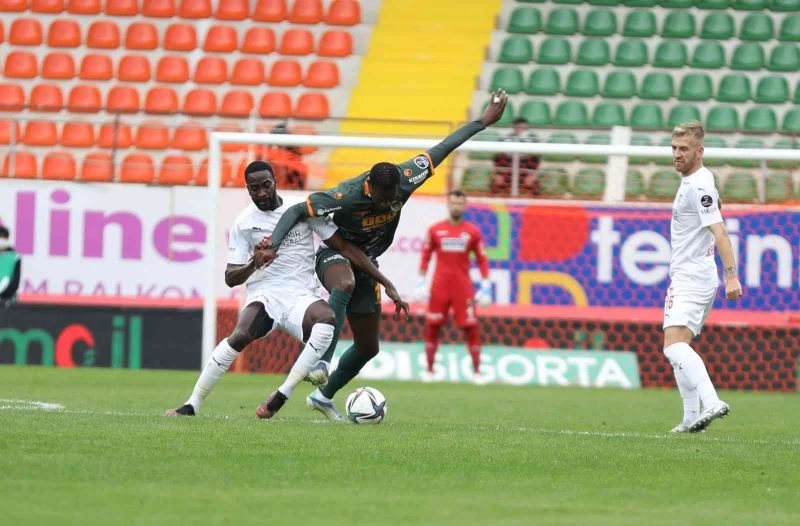 Spor Toto Süper Lig: Alanyaspor: 0 - DG Sivaspor: 0 (İlk yarı)
