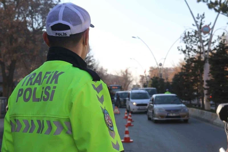Ağrı’da 527 sürücüye 220 bin 991 lira para cezası uygulandı
