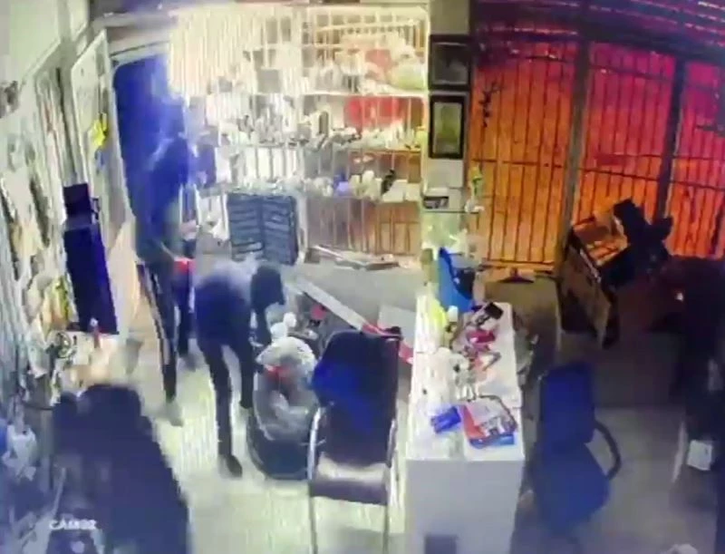 İş yerinden 100 bin TL değerinde musluk çalan şüpheliler suçüstü yakalandı
