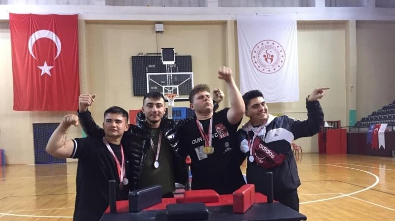 Bilek güreşi şampiyonlarına ödül
