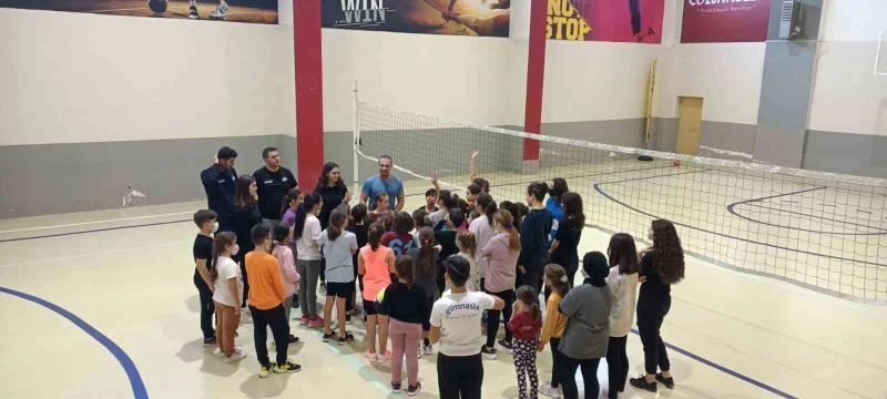 Gençleri sanal dünyadan gerçek hayata çeken proje
