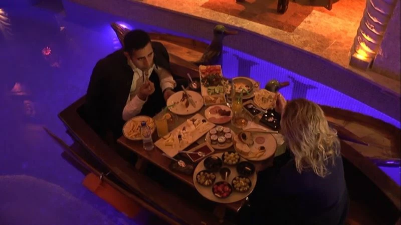 Kapadokya’da kayıkta kahvaltıya ilgi artıyor
