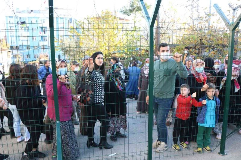 Mahalleliden yol eylemi
