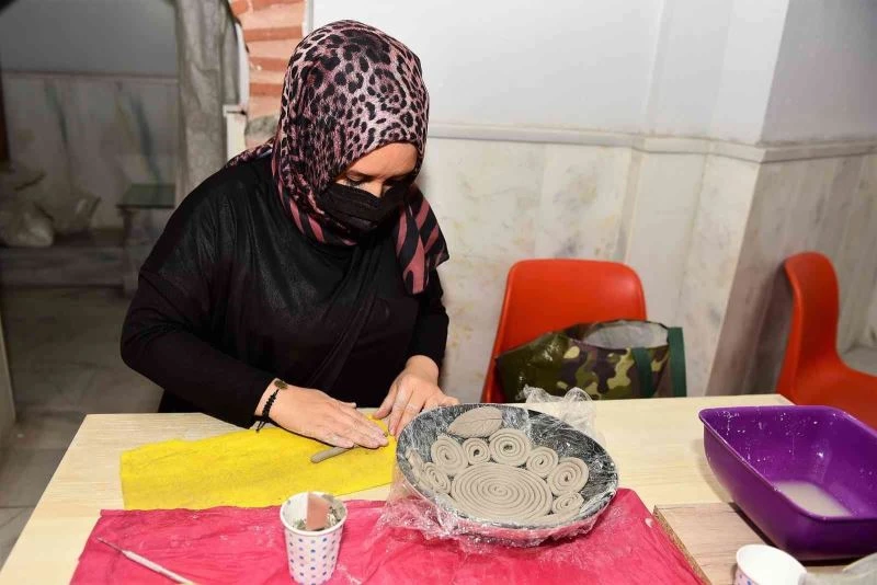 Kadın çömlek ustaları Yıldırım’da yetişiyor
