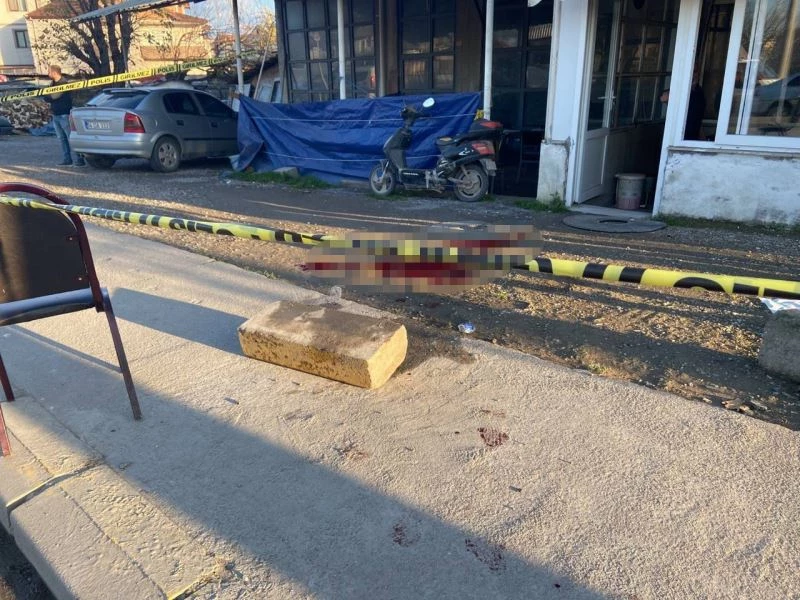 Kahvehane önünde silahlı saldırıya uğradı
