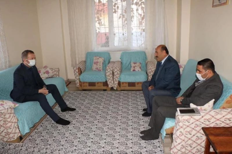 Kaymakam Yelek şehidin annesinin taziyesine katıldı
