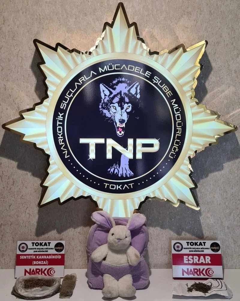 Pelüş çocuk çantasında uyuşturucu gizlediler: 9 tutuklama
