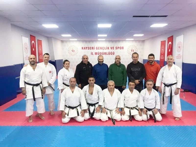 Karate antrenörlerinin 5. kademe  kursları tamamlandı
