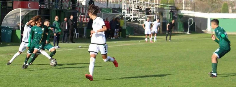 Genç Horozlar ilk yenilgisini aldı
