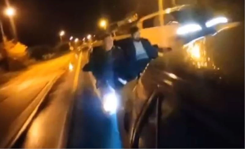 Karayolunda yakıtı biten araca ölümüne destek görüntüleri cezasız kalmadı
