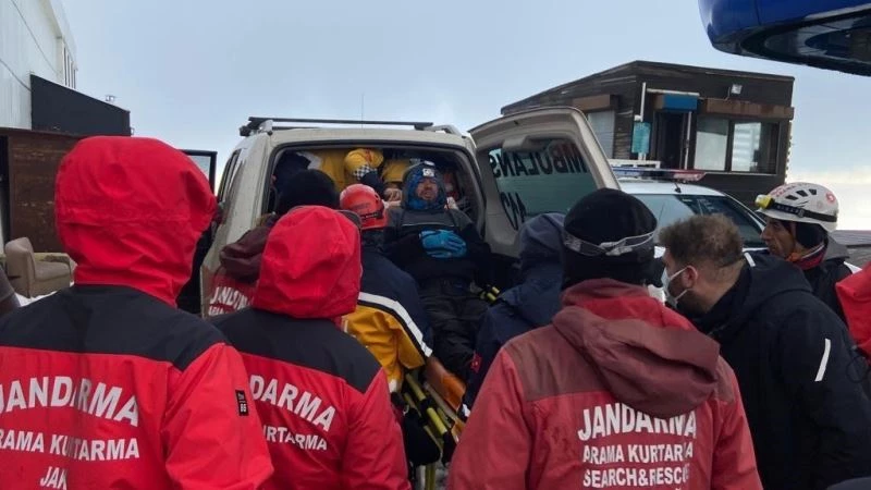 Uludağ’ın zirvesinde -10 derecede çorap ve kıyafetlerini yakarak hayatta kaldılar
