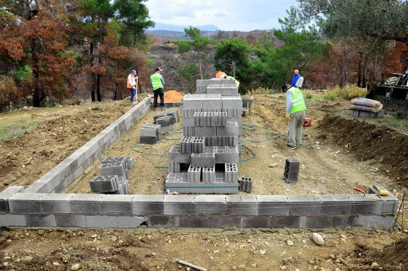 Manavgat Belediyesi’nden yangınzedelere 330 ahır
