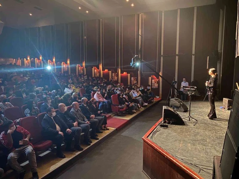 Ünlü sanatçı Aysel Yakupoğlu, Zonguldak’ta sahne aldı
