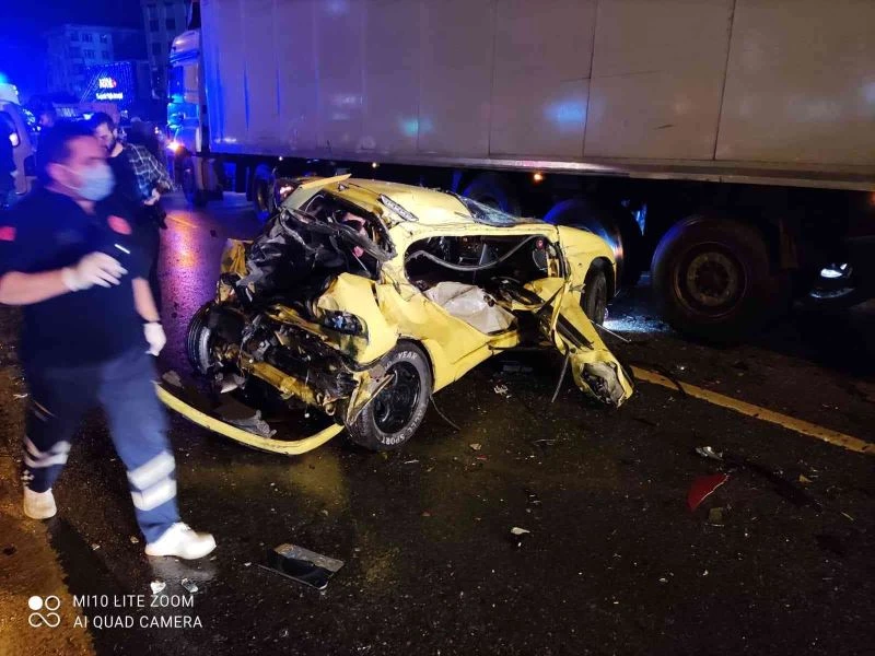 Pendik’te katliam gibi kaza: Otomobilden fırladı, iki araç arasında feci şekilde can verdi
