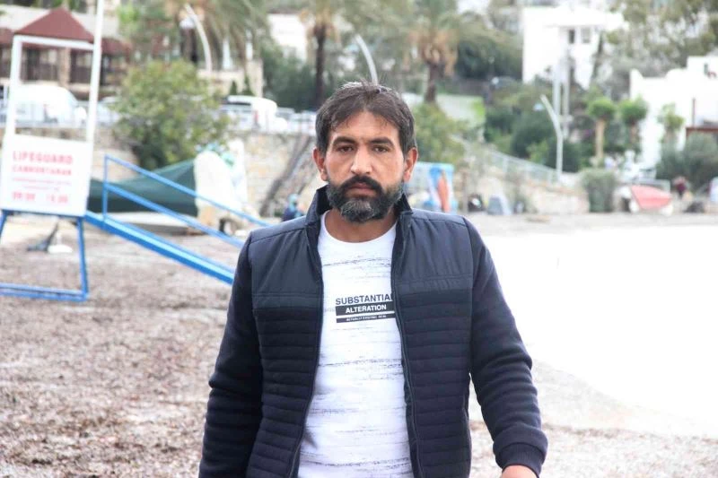 Kıyafetleri kirli olduğu için minibüste oturtulmayan işçi, işten çıkarılan şoförün yeniden işe alınmasını istedi
