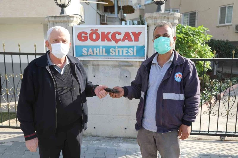 Belediye işçisinden örnek davranış
