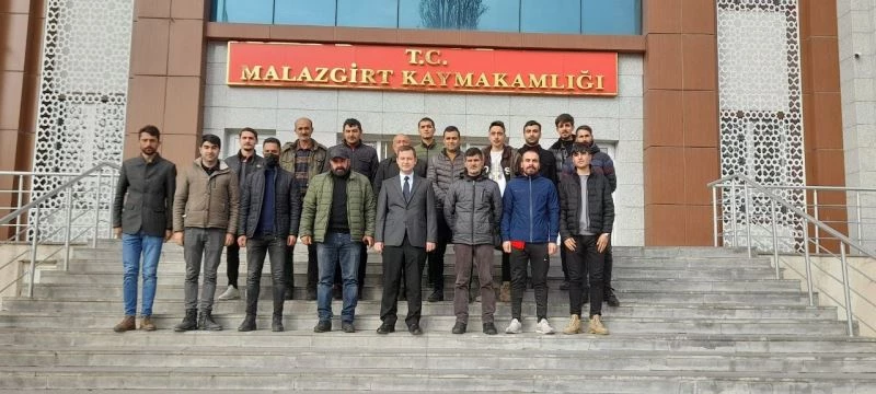 Kaymakam Demirer 1071 Malazgirt Spor Kulübü ile bir araya geldi
