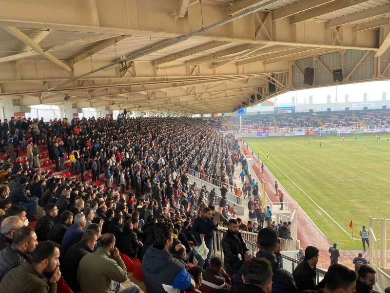 Batman Petrolspor - Erbaaspor maçında dostluk örneği