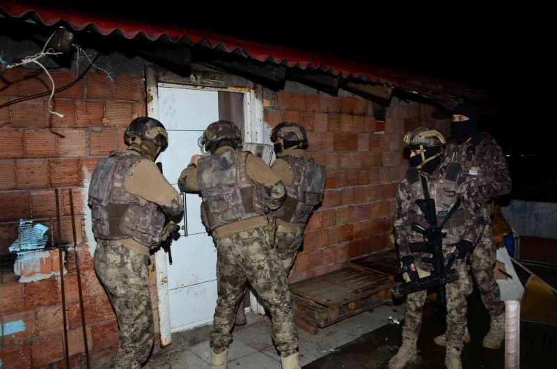 Kocaeli’de aranan şüphelilere polis operasyonu
