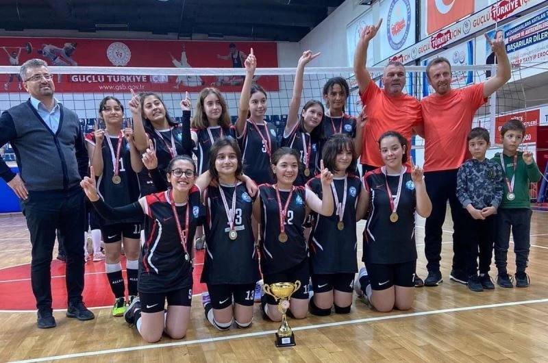 Kupanın sahibi Bilgi Ortaokulu oldu
