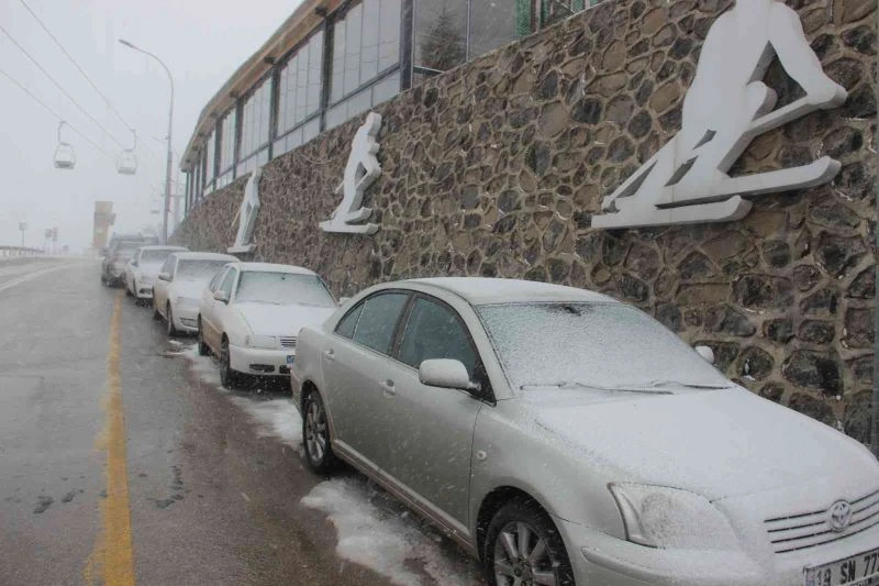 Meteoroloji uyarmıştı, beklenen kar yağışı Erzurum’da başladı
