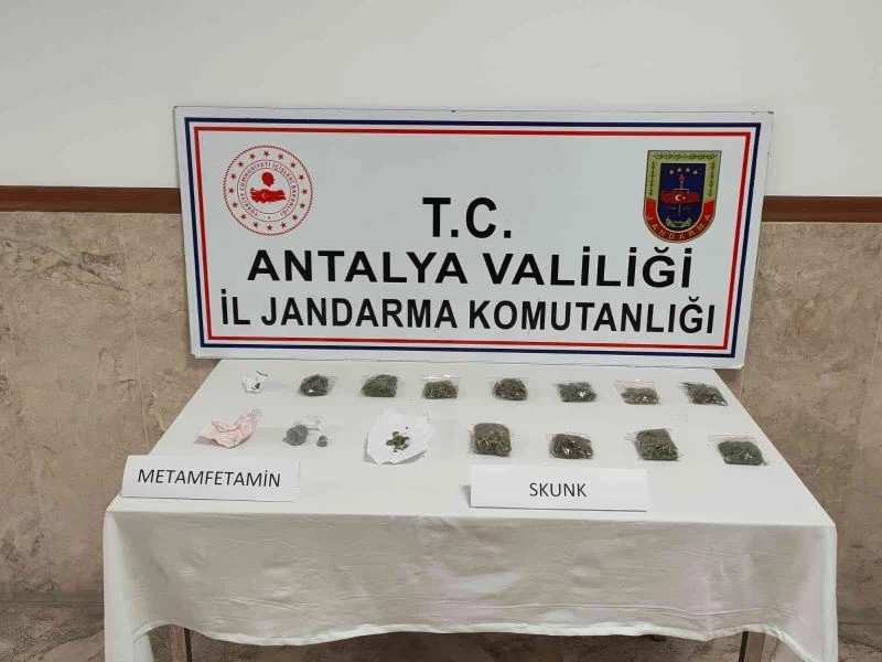 Suç makinelerinin evine uyuşturucu operasyonu: 3 gözaltı
