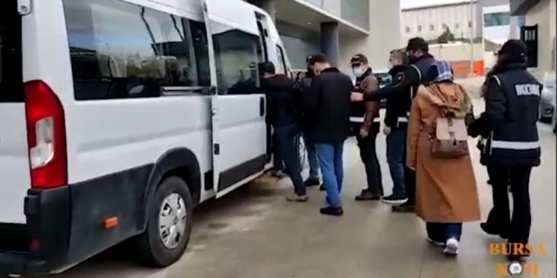 Bursa’daki ’gaybubet evleri’ne şok baskın
